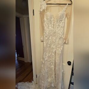 Elegant Cream Lace Wedding Dress